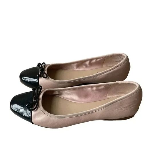 Saks Fifth Avenue Inez Leather Balllet Blush Pink Black Bow Flats Cap Toe Sz 10 - Picture 1 of 16